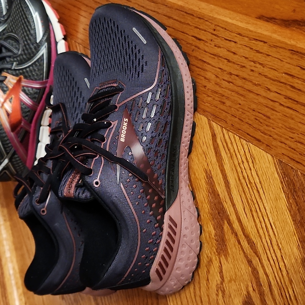 Brooks Size 7